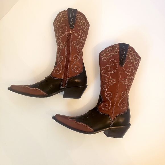 Brown and black cowboy boots 👢 - Picture 5 of 6